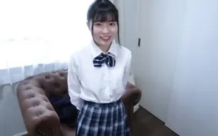 FC2PPV-3181466 隱藏在向日葵般笑容背後的真我