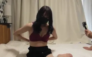 FC2PPV-2659733 努力維持生計的模特兒型女孩