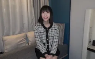 FC2PPV-4588448 雖然有著偶像般的整潔外貌但性慾強烈