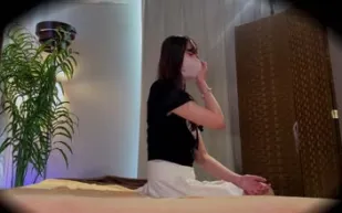 FC2PPV-4772573 潮吹的苗條美容院護士