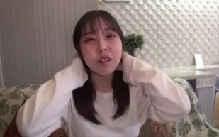 FC2PPV-1860538 美麗的女孩被粗暴地灌精