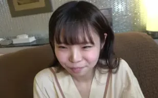 FC2PPV-1799155 漂亮嬌小的三年級女生