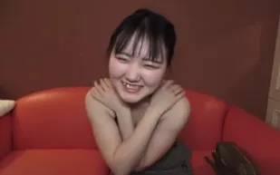 FC2PPV-1720351 在大公司上班的嚴肅清純女孩