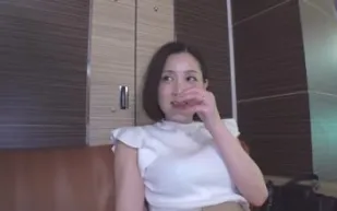 FC2PPV-4576436 一位優雅的已婚女人孤獨的陰部她已經八年沒有性生活了