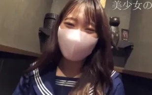 FC2PPV-1599629 穿著懷舊的水手服在廁所裡口交忍不住直接插入