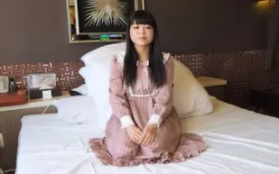 FC2PPV-4577136 連我也能拍情色寫真嗎痘痘肌的自卑