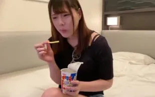 FC2PPV-1445247 可愛又放蕩的人氣模特兒