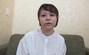 FC2PPV-1215459 儘管她身高只有152公分但她擁有令人驚艷的豐滿胸部和姣好的容貌