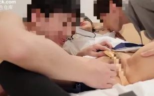 FC2PPV-1104852 私攝露臉禁忌全民關注F罩杯偶像與宅男私拍成功夢幻三人行附帶露臉射精影像特別版