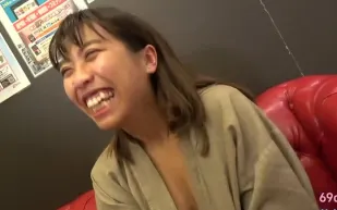 FC2PPV-1090968 喜歡受罰的深棕色肌膚美少女咲醬無法忍耐連續射精到極品陰道